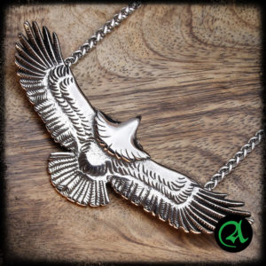 orel obesek verižica