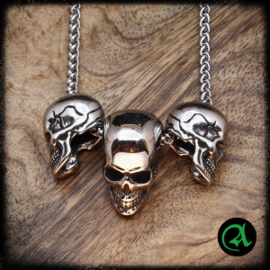 biker obesek lobanja tris